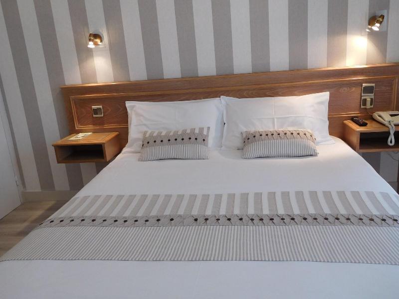 Contact Hotel Limoges - Hotel Des Deux Moulins Εξωτερικό φωτογραφία